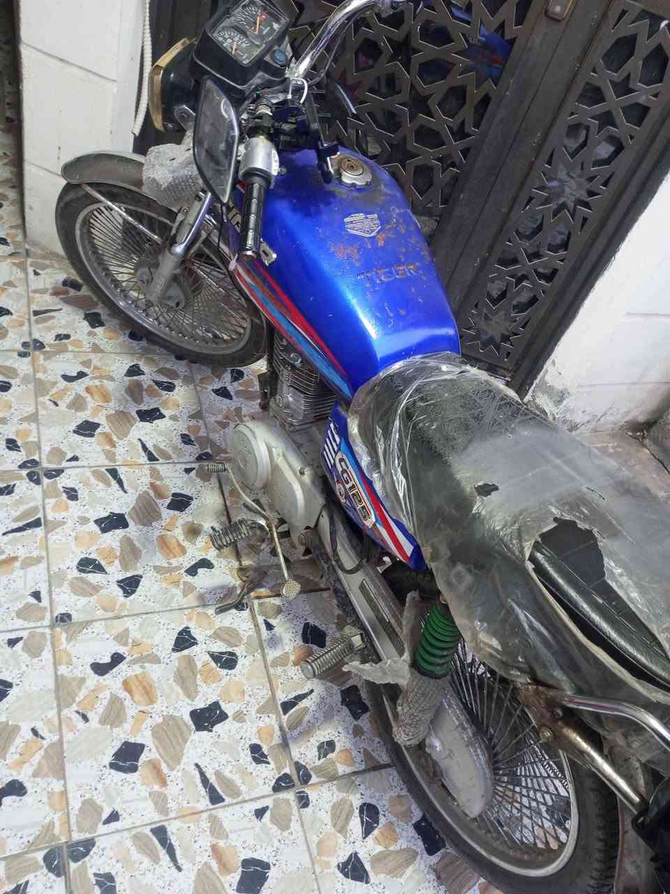 السلام عليكم دراجه تايكر ايراني 4كير اوراق بيه موديل 23 صلنصه كاتم محرك ممتاز رايدهه 375الف الدورة *********** واتساب
