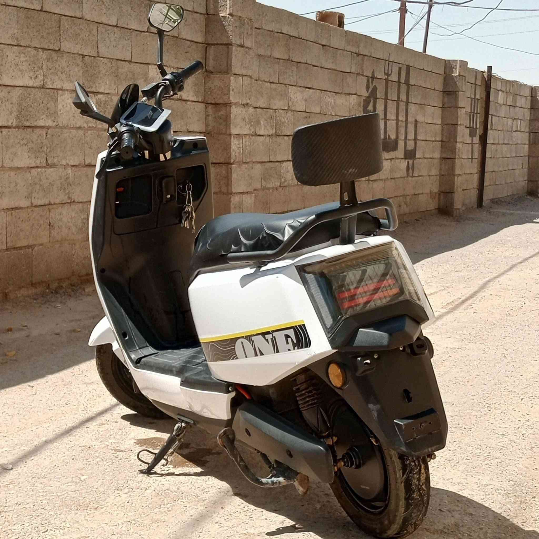 دراجة كهربائية 6 بطاريات كبار
ملف 1500 سويجين وبصمة تشغيل عن بعد 
قفل ستيرن + منبه سرقة
بريك امامي خلفي 
سرعة 65
ضوء عالي ناصي واضح جدا بالليل 
مثبت سرعة
مساحة تخزين كبيرة 
الشحن يمشي من 45 - 65 كيلو
دراجة نظيفة وجديدة بيهة بس صوت خفيف بالملف يحتاج تنظيف 
السعر 550 الف 
للتواصل واتساب ***********
