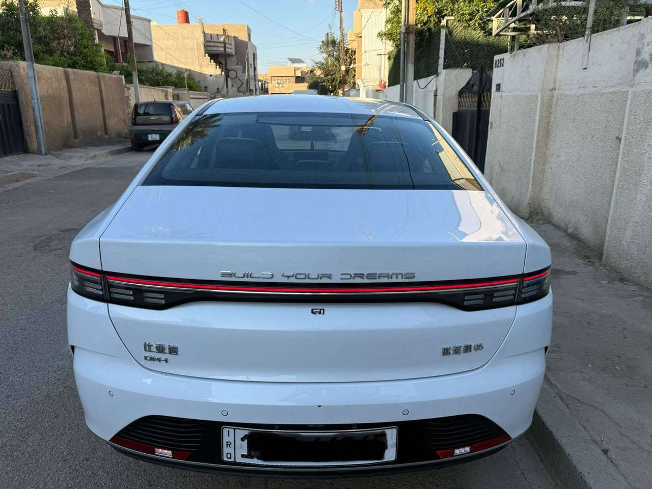 السلام عليكم بي واي دي
دسترويال 2025 كفاله عامه 
رقم بغداد باسمي 
السعر 18200 وبيها مجال بسيط 
مكان بغداد حي الاعلام شارع البداله 
***********
