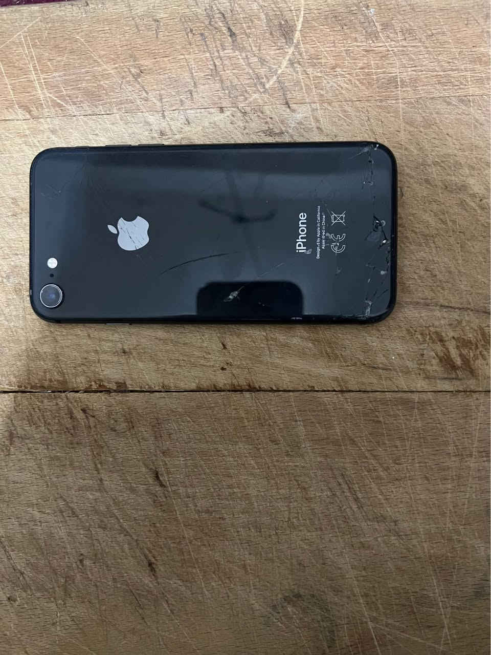 ايفون ٨ الحجم الصغير الهاتف على وضع الشراء لا مفتوح ولا مصلح بطارية ٧٦ السعر ٨٥ ألف نهاية غير قابل للتفاوض 
لا يوجد توصيل 
ملاحظة الهاتف فيه كسر في الضهر الصور توضح 
غير متواجد على الإنترنت غالباً إذا تشتري بالسعر المعروض اتصل *********** بغداد, العراق
