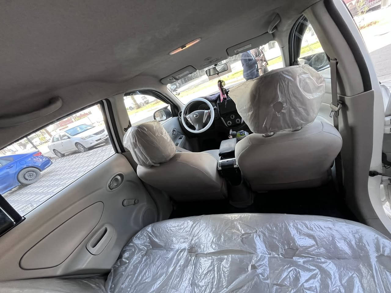 السلام عليكم
نيسان سني هندي 2022 
رقم اربيل الدولي سنويه باسمي تحويل ثاني يوم 

بيهة جاملغ خلفي ربعه حار عكس السايق والامامي بي بارد
وبعض الملاحضات بسيطه 
 
تبريد ثلج ✅
مكينه وكير مكفولات ✅
شاصي لغود مكفولات ✅
دواخل مكفوله ✅

موقع سياره كرادة او عامريه 
  ***********
سياره ماشيه 84،000 كيلو
( سعر 120$) بيه مجال بسيط
