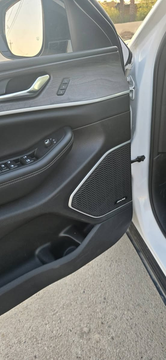 ياالله
السلام عليكم جيب كراند شيروكي فول سياره وكلين 
ثلاث انضمه بانزين هايبرد وشحن من البيت بلك ان

Jeep Grand Cherokee 4Xe 2024
السعر 350 ورقه مجال بسيط 
***********
***********
المسافة المقطوعة : 40 الف ميل  

الضرر : بدون ضرر نهائي كلين فقط عطل ميكانيكي

          حالة الايرباك : كلهن سليمات

#مواصفاتها

1.شاشه 

2.بصمه

3. تشغيل عن بعد

4.دمام خلفي

5.كشنات جلد

6.كشن السايق ميمري

7.كشنات كهرباء

8.صندوك كهرباء

9.حساسات خلفيه

10. قطع تبريد 

11.اشاير بالمري

12.رادار امامي

13.رادارات 360

14.ثلاث وضعيات قياده

15. بنوراما فتحتين

16. كير ماوس

17. نظام منحدرات

18. هيترات بالكشنات 

19.ويل كب كروم

20.لايتات لد

21.بكلايت لد

22.كشافات

23.بصمة ابواب

فول مواصفات 1/1 جاهزه مرقم بغداد بسمي
