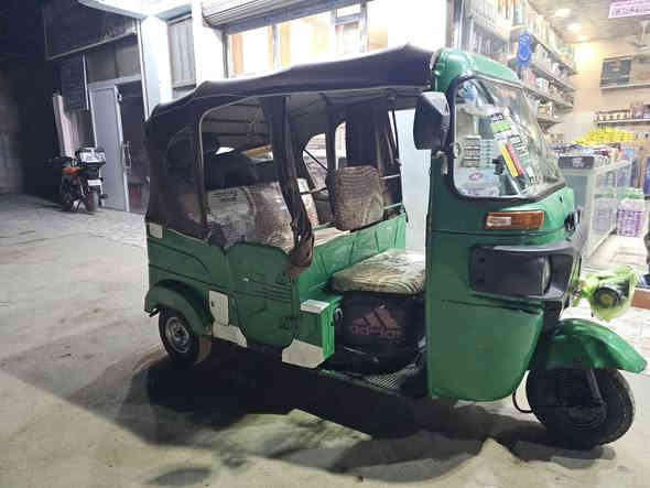 السلام عليكم تكتك للبيع موديل ٢١ بيها طخه جوه البك لايت اوراق اصولي مكينه مكفوله  من التنقيص والتبخير  السعر ٦٨٠٠ وبيها مجال مكاني بابل السياحي للاستفسار اتصل عل رقم ***********
