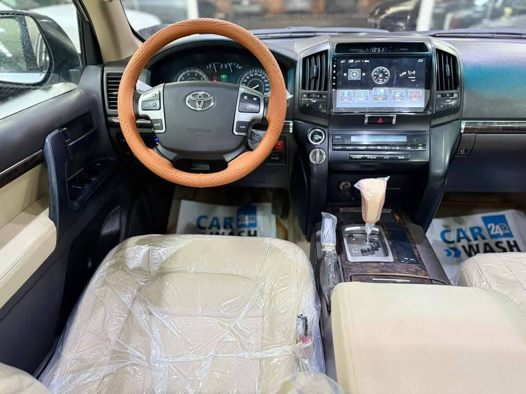 لاندكروز GX.R موديل: 2009
السياره بالكاتون جديده كلش احلى
من صور
سنويه السياره بسمي  

🟪 السعر  :: الطلب في التعليقات ويوصلك مباشرة ✍️ 📩                                           فقط على الصفحة مو على كروب🌐

فئة GX.R فول مواصفات 1/1 
المواصفات:
كاميرا خلفية
فتحة سقف (سلاید)
كشنات جلد
حساسات
لايتات LED
تبريد مركزي (3 مناطق)
تحديد سرعة
بصمة تشغيل
نظام نزول وصعود
ثلاجة
المحرك:
6 سلندر

رقم صاحب سيارة
***********
