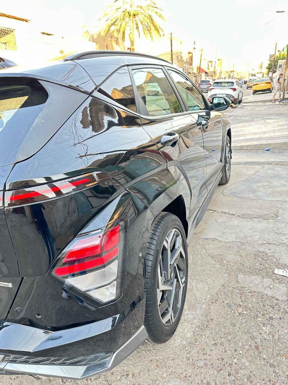 سلام عليكم للبيع اومراوس كونا مديل 24 فول للخير حادثها قبق جنطه وشويه بل جاملغ الخلفي كيرتعليك وسلايت وبصمه وحساسات ورادارات فول الفول السعر مناسب جدا لمعرفت السعر الاتصال عل رقم *********** مكاني بغداد
