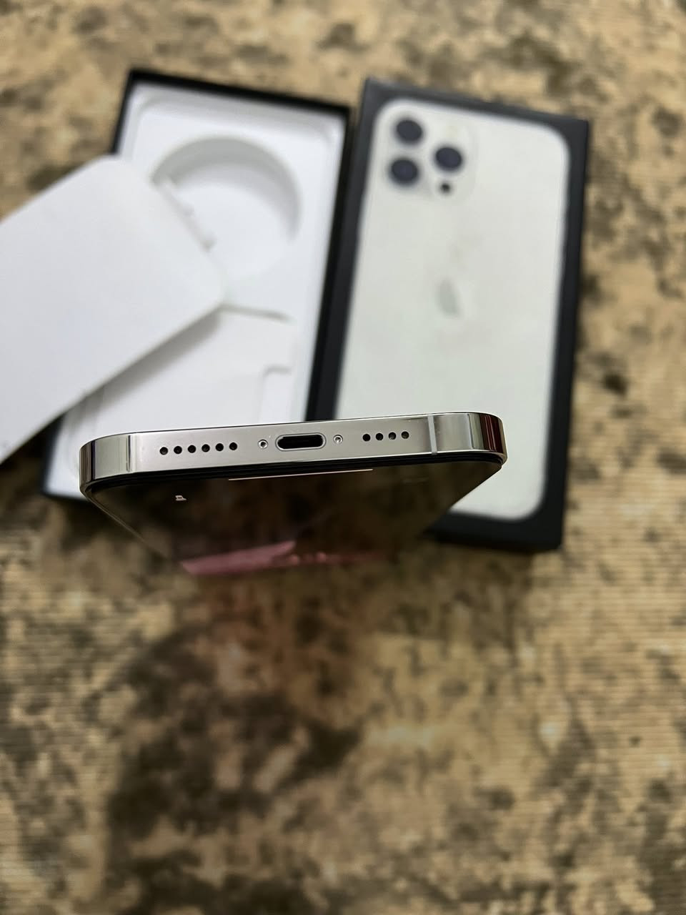 13برو ماكس الجهاز 100/100 نضفته الجهاز ابدل شاشه تقصيخ لسعر 650 بغداد بطاريه 82ابلديه الذكره 256@***********
