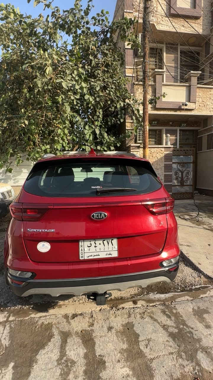 السلام عليكم سياره للبيع سبورتج موديل 2020 السياره حادثها 3قطع صبغ مع واحد تبديل بدون ايرباك ولا دواخل  كفاله مكينه و كير و شواصي و لغود السعر 165 للاستفسار رقم ***********
