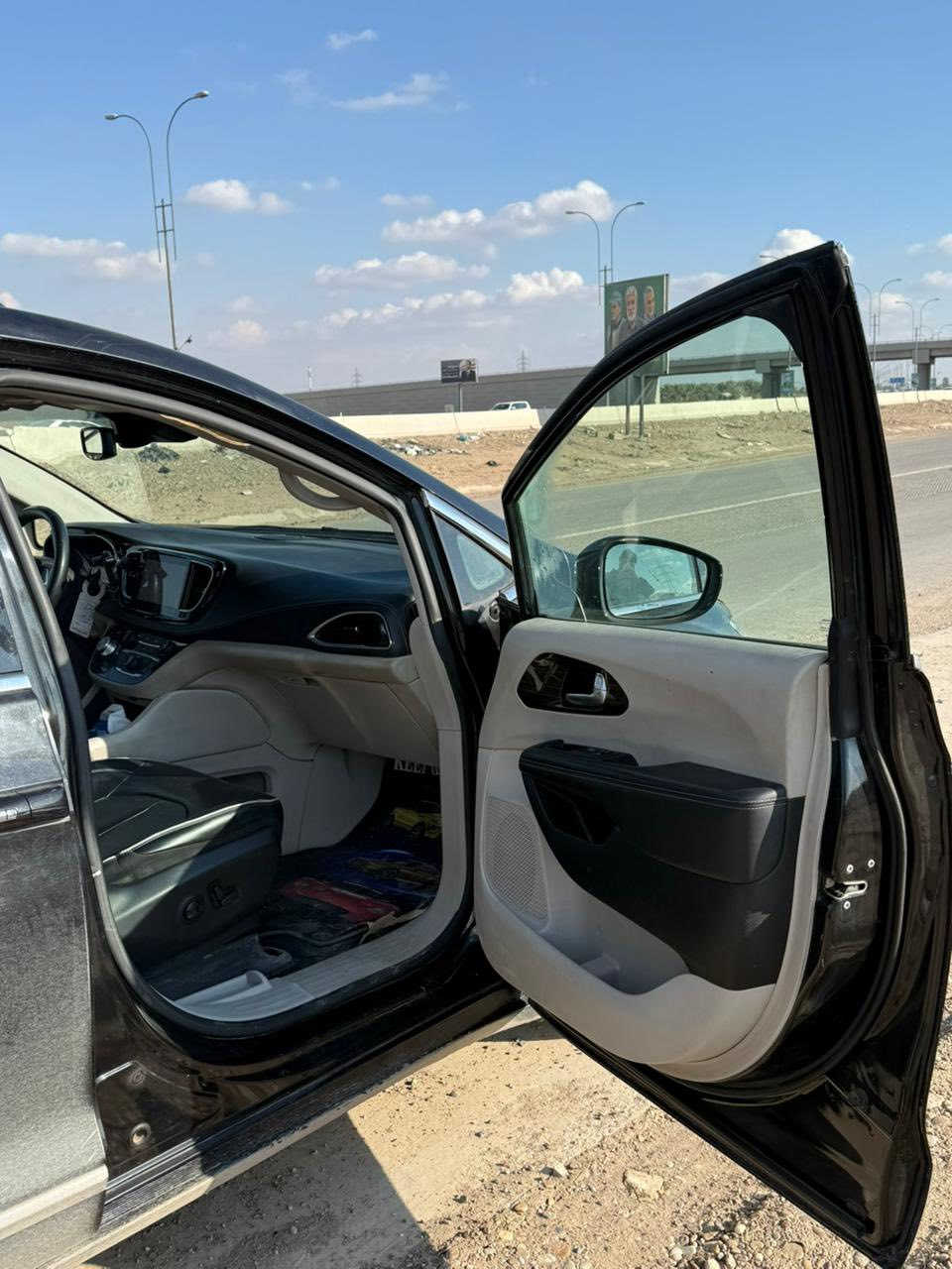 من رخصة الادمن السلام عليكم
#المركبة  :  كرايسلر باسفيكابانزين لون اسود  موديل 2023يعني اوباما عاليه

مواصفات امانة الله خيالية وعزل تام وعائلية سياحية مصممه للسفر وبكتلوك السيارة مكتوب السيارة صممت لكي لا تعطل يعني تخيل كرايسلر 

  للبيع

#الضرر    : مرفق لصور الحادث 

#الرقم     : مرقم بغداد بأسمي

#السعر   :190ورقه مع المجال

او مراوس 

#المواصفات  :

▪️ كرايسلر باسفيكا

▪️ محرك 6 سلندر 3600✈️✈️

▪️رادار امامي تفاعلي متعدد الاستخدام

▪️لايتات زينون عالي وناصي مع حاجب LED مع كشافات دعامية زينون

▪️ حساسات خلفي اصل 

▪️ حساسات الاجتياز الجانبية 

▪️ كشافات دعامية اصل 

▪️ بصمة باب 4 وبصمة تشغيل وتشغيل عن بعد 

▪️كشن ذاكرة (خزن ميموري) لكرسي السائق

▪️ طقم ويل مع طقم تاير جديد

▪️ باب جنطة كهربائي شفط 

▪️ ابواب جانبية كهربائية 

▪️ غرفة السيارة جلد اسود 

▪️ تحكم كهربائي متكامل لمقاعد المقدمة 

▪️ شاشة دشبول كبيرة لمجموعة من الايعازات 

▪️ السيارة 7 راكب مع 3 قطع تبريد 

طخات خفيفه بالجوانب وسونارموجوده

  

ماشيه 75... 

مكانها بغداد  ***********

سعر 190وبيها مجال
