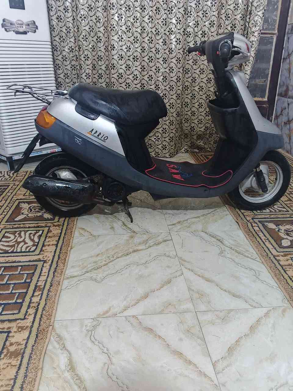 السلام عليكم دراجه بطه موديل 2000ما مفتوحه كهربائياته كله شغاله سلف هندر مكان كربلاء حي العامل سعر 350الاتصال عل رقم***********
