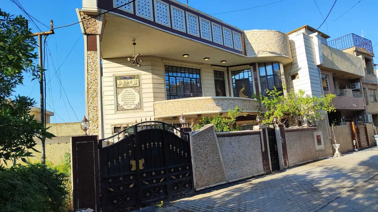 بيت للايجار 🛑🛑
السلام عليكم بيت للايجار

المساحة 120 متر طابقين 

بيت لعائلة كبيرة

5 غرف  4 عادية والخامسة سويت حمام وباب خارجي

حمام عدد 4

الموقع بغداد سبع ابكار قرب اسواق القدوس 

للاستفسار الرجاء الاتصال على الرقم : ***********

الرجاء احترام وقت الاتصال ان لا يكون في وقت متأخر
