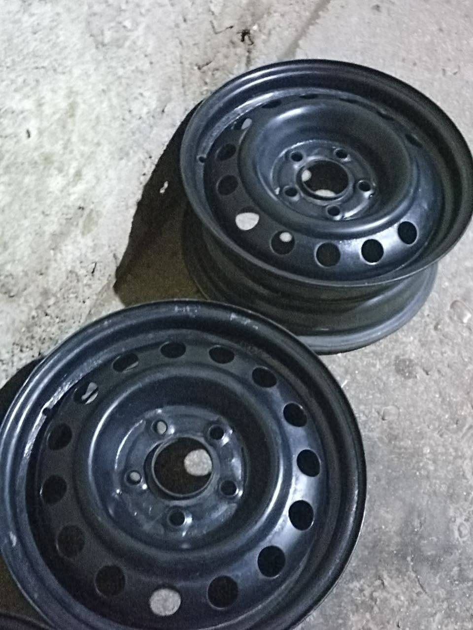 السلام عليكم
للبيع أو المراوس 
ويالة حجم 15
ويالة كوريات الصناعة
مكفولات من أي عواج أو فطر
لسيارات: 
صول
سوناتا
اوبتما
النترا
افانتي

السعر 125 وبيهن مجال
والعنوان بابل 
يتوفر واتساب: ***********
