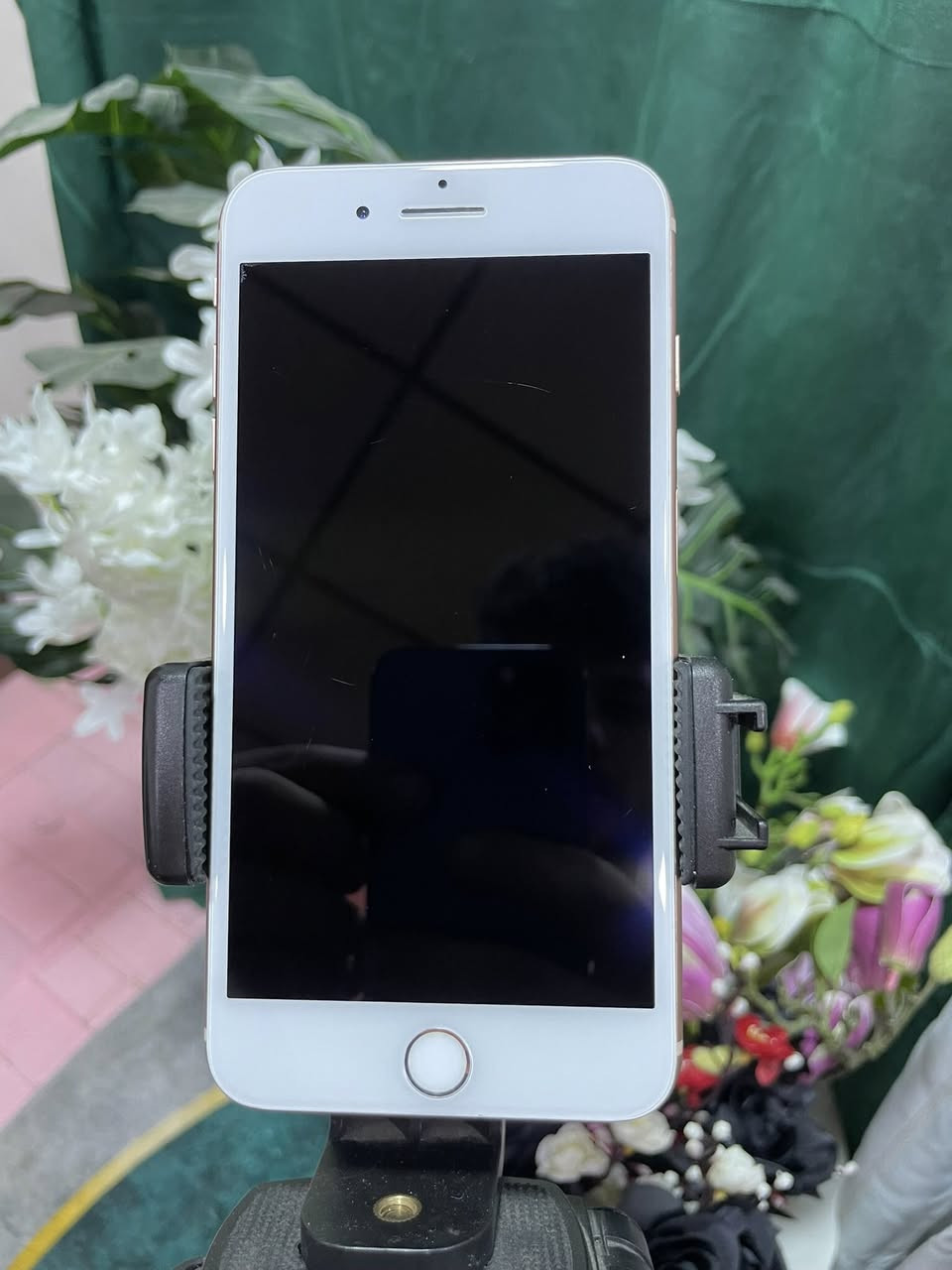 جهاز ايفون 8 بلاص لون كريمي نموذج M\LLA امريكي ذاكره 64 كيكه بطاريه 100 مبدل فقط بطاريه الباقي بلادي شاشه بلادي بصمه شغال كامرات يخبل صوت حلو سيم كارت شغال نضيف حيل الجهاز للبيع او مراوسه سعر 125 الف بي مجال شراي اتصل ***********
