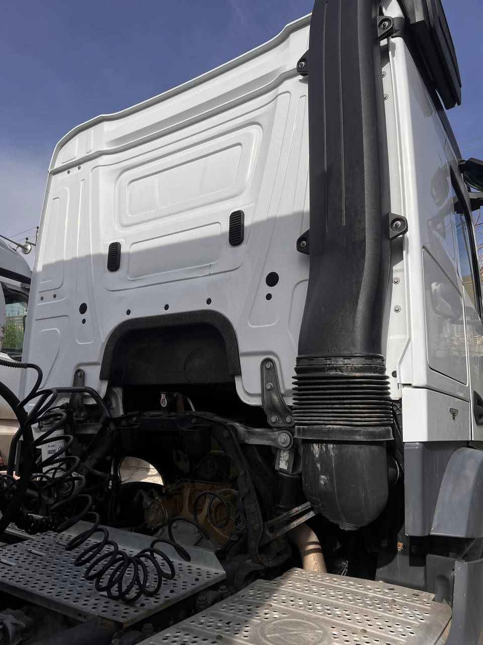 البيع
اكتروز وحش 
موديل 2017
حجم 1842 
محرك 471
بودي بابان 20 متر 2017
رقم ده هوك راس 
رقم ده هوك عاره بانه 
واتساب ***********
