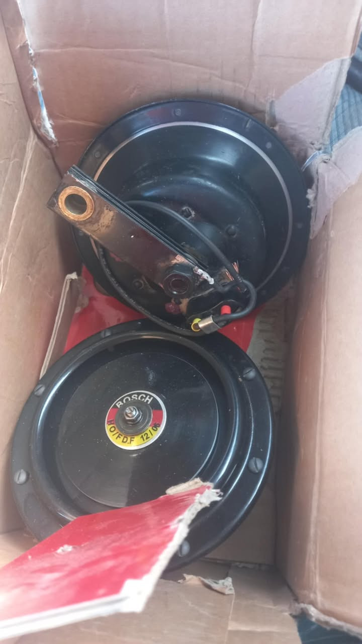 سلام عليكم 
هورنات بوش عنجه ابو الكنر
دكه و نعومه فول اب 220الف
عل فحص***********
