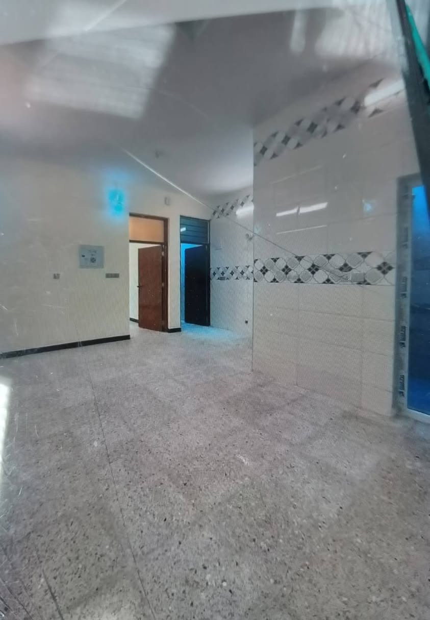 🏡✨ دار للبيع – البنوك / الطاقة ✨🏡
موقع مميز ومرغوب 🔥
🔹 المساحة: 100م²
🔹 الأبعاد: 5 × 20 متر
تفاصيل الدار:
▫️ 3 غرف نوم
▫️ استقبال أنيق
▫️ صالة كبيرة
▫️ مطبخ حار + بارد
▫️ خدمات
▫️ طابقين
✨ بناء حديث درجة أولى
✨ تشطيب راقي
بيت مناسب للسكن الراقي وبمنطقة قوية 
📩 للاستفسار مراسلة الخاص أو الاتصال على ***********
