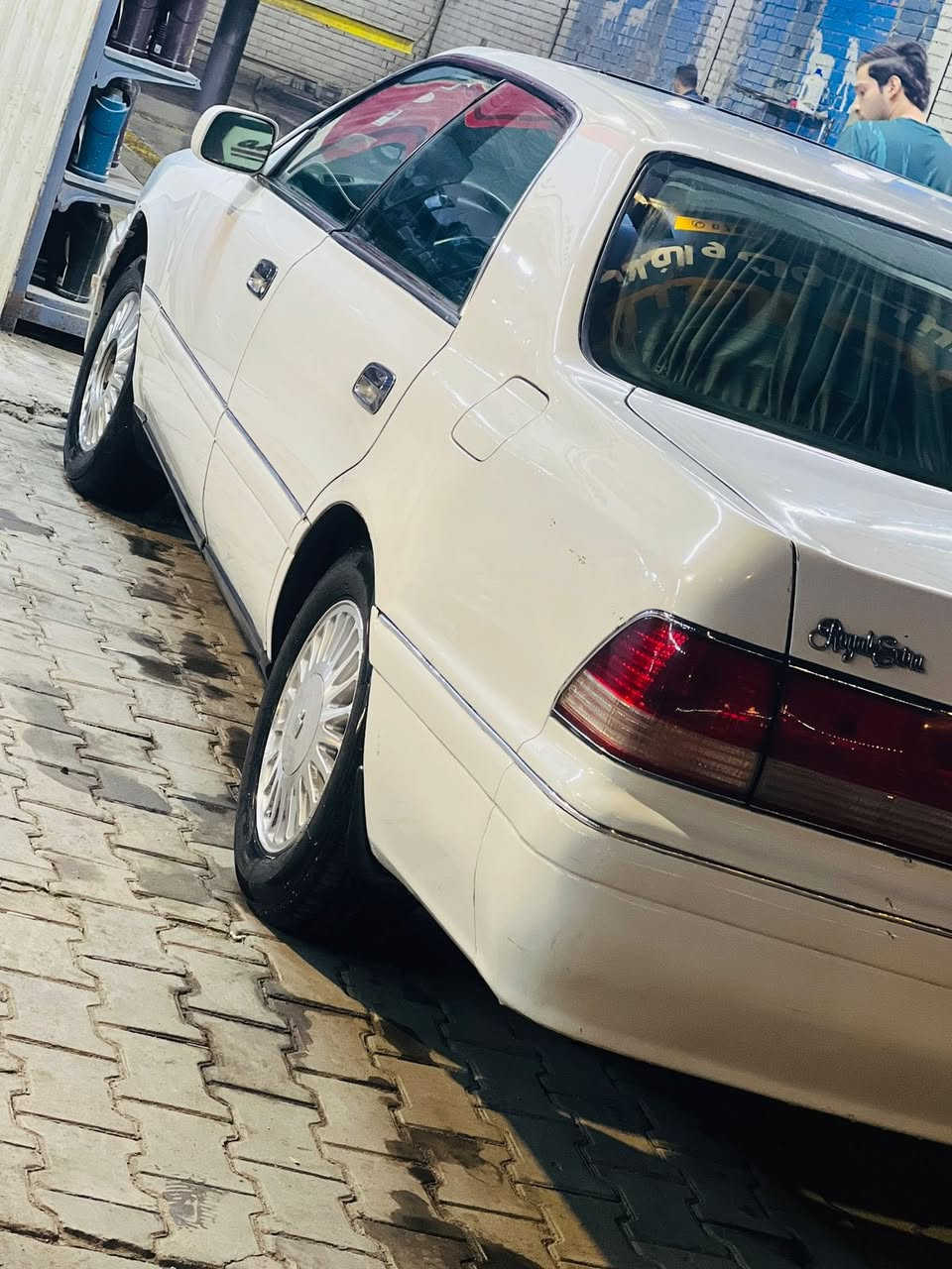 � للبيع – رأس الثور
السيارة نظيفة ومرتبة، وكير ومحرك خير من الله
📱 بيها شاشة
🎥 بيها گصة بالقمّارة
📄 السيارة باسمي
🔁 مداور ثاني
🟡 رقم كركوك
💰 السعر: 88 وبيه مجال 

📞 الاتصال أو واتساب: ***********
