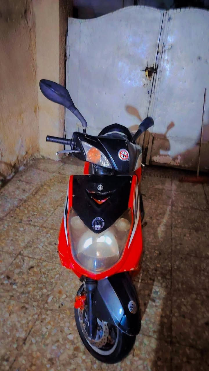 سلام عليكم سكنس فحل كابريتر شغاله سلف هندر الون اسود وحمرصانصه بيهه صفيره بريك امامي وخلفي السعر ٥٠٠ وبيهه مجال المكان بغداد العبيدي ***********
