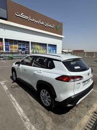 كروس2024  ماشيه 23 الف  هايبرد داخل جلدكرسي كهرباء سلايد +تبريد قطعتين...