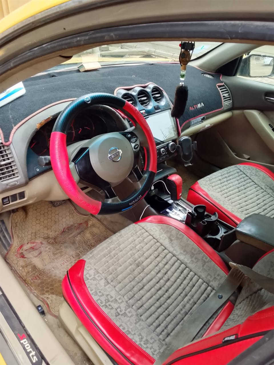 السلام عليكم نيسان التيما 2008 خليجي بيهه بس جاملغ جهت السايق امبدل فاة S ناقصهه بس تبريد واكف والمحرك بي راجز لا تنقص ولا تبخر السعر 55،$ /***********
