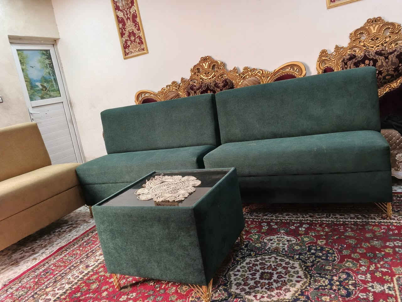 تخم للبيع السعر 200
***********
