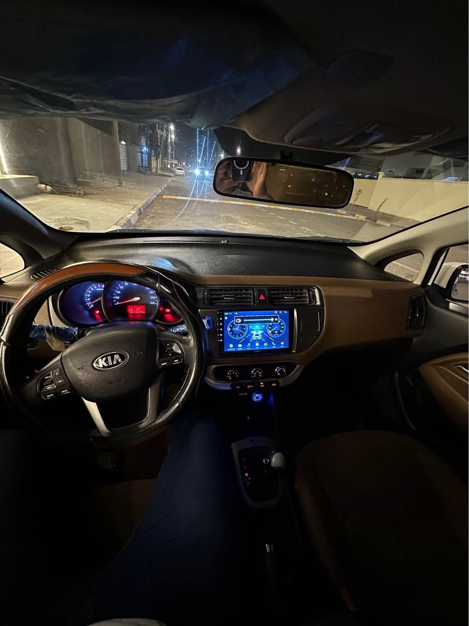 كيا ريو موديل 2014
خليجي فول مواصفات
محرك 1600 دوش دبل قطره 
ماشيه ١١٤ كيلومتر
محرك كير كهربائيات تبريد حداده اصوليات ( كفاله )
مواصفات السياره 
شاشه 
كاميرا دواره 
حساسات خلفيه 
مري شفط 
اشاير مري 
فتحه سقفيه 
تحكم ستيرن جهتين
اضرار السياره ٤ قطع صبغ بدون حادث صفحه العبري 
الباقي شوف العين وكفاله 
مكانها البصره التنومه صالحيه
*********** للتواصل 
سعرها٩٠ وبيها مجال قليل البصرة, العراق
