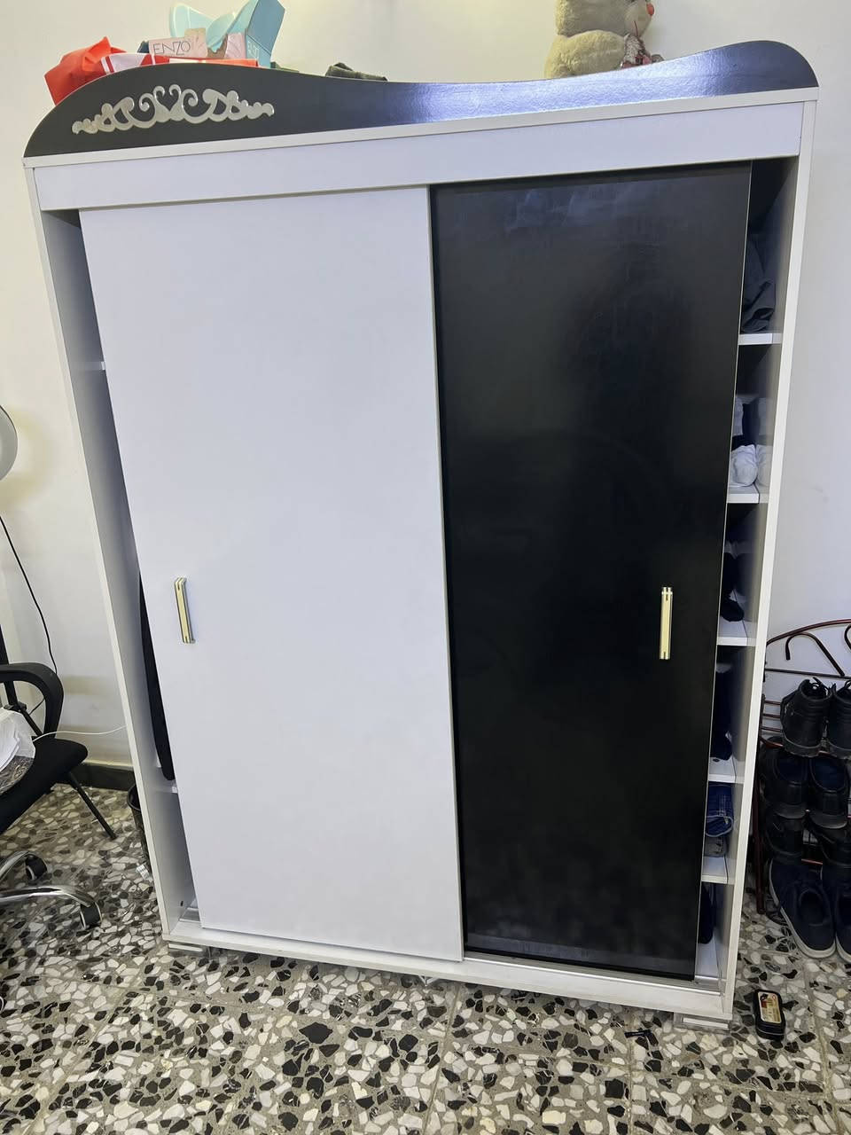 سلام عليكم غرفه نوم تركي 5 قطع شبابيه خشب ثقيل نوعيه ممتازه مومثل هذي بسوك الخفيف للامانه تركيه درجه اولى
سرير عرضه 120 يعني يعتبر سرير ونص + مخزن و كومدي وميز تواليت و ميز دراسه وكنتور 
رايدها 450 الف وبيها مجال 
عالنوان بغداد حي الجهاد متواجد خاص …


**إذا كنت صاحب هذا الإعلان وتريد حذفه لأي سبب، رجاءا أرسل رسالة إلى الدعم الفني**