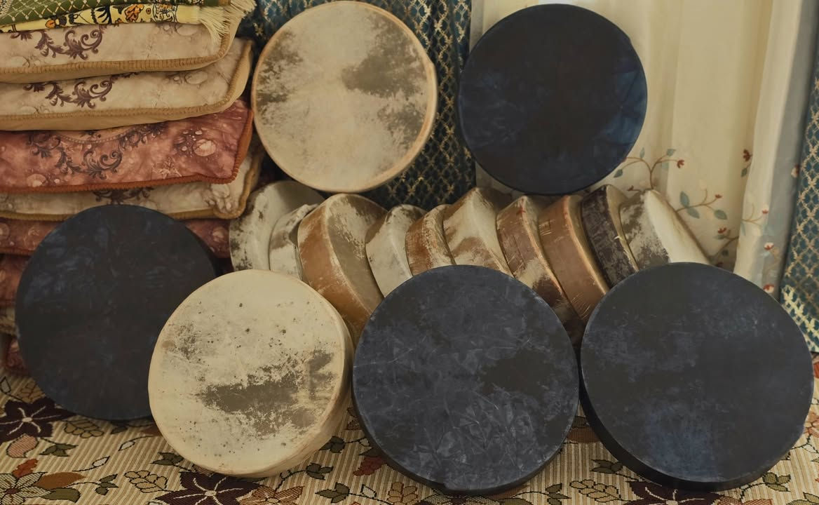 توجد لدينا وجبه من الدفوف الباكستانيه الاصليه شرط الضمان العنوان ديالى بعقوبه
سعر الشفاف الزوج 95 مفرد 50 
سعر الاسود الزوج 115  مفرد 60
للحجز واتساب فقط
***********
