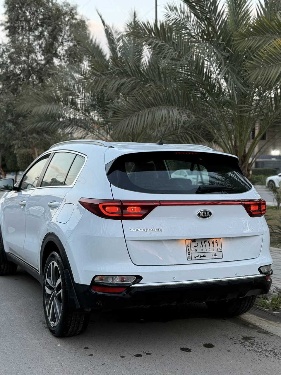 السلام عليكم 
سبورتج 2020 وكاله كيا الدولية 
سياره بعدها سيرفس وصيانه بداخل الوكاله 
رقم بغداد بسم مرة 
مكفوله سياره من صبغ وبارد /كير ومكينه ع وضع شركه( دفترها موجود بداخل وكاله) 
حساسات امامي خلفي 
داخل عسلي ( جلد و مخمل)
تحكمات جهتين 
يدات نيكل 
محرك 2000 ( دوش)
شاشه اندرويد   
نظام ترحيب 
مري كهرباء 
تبريد امامي خلفي 
انضمه قيادة ايكو نورمل سبورت 
سيارة مال بيت 
مكاني بغداد الكرخ 
سعر 207 بيها مجال بسيط 
***********
