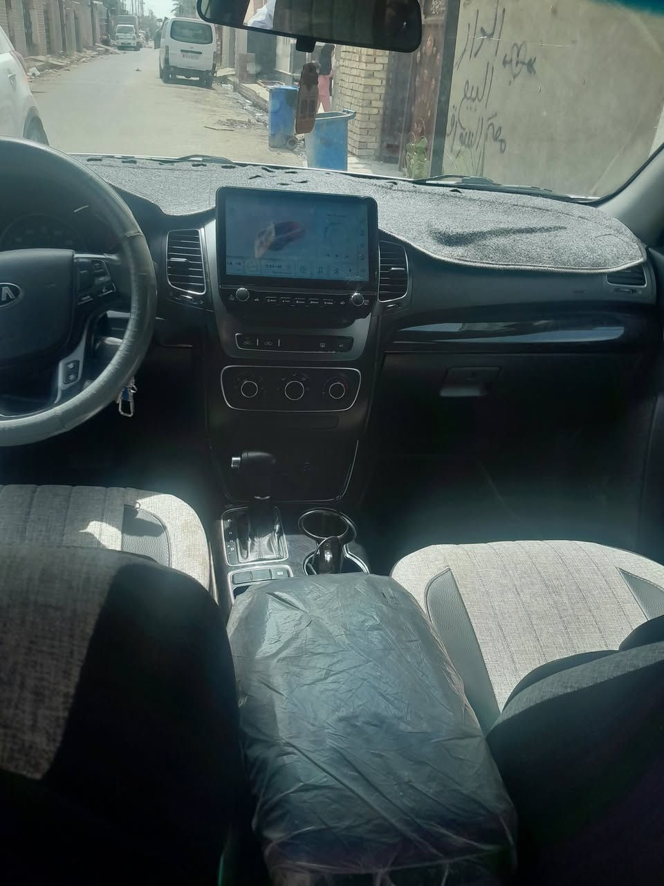 السلام عليكم
سورنتو ٢٠١٤
رقمه بغداد 
السعر ١٣٣ وبيه مجال 
رقم الهاتف ***********
