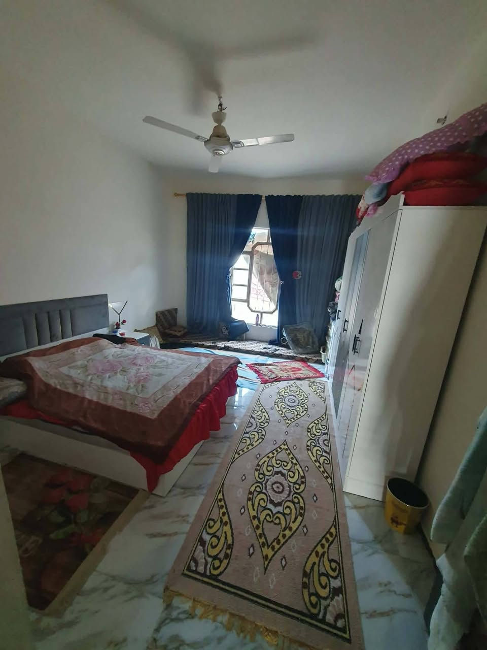 🏡 بيت للبيع - الفلوجة / الشهابي الاولى 🏡
📍 الموقع: الشهابي الاولى - يم المستوصف والمدارس
📐 المساحة الكلية: +700 متر 
📏 الواجهة: 18 متر | النزال: 48 متر
📏 الواجهة الخلفية: 11 متر
🛣️ الشارع الرئيسي: 13 متر | جانبي 9م | خلفي 9م

🏠 المواصفات:
- بيت ديوان + حديقة تابعة للديوان
- 2 دار مستقل 
- حديقة تابعة للدار الرئيسي
- 3 غرف نوم + غرفة ضيوف نساء + صالة + مطبخ + حولي
- كراج سيارة

📄 جنس العقار: طابو زراعي + وصل تطويب + وصل ماء + كهرباء

المميزات: مساحة كبيرة، موقع حيوي يم الخدمات
للتواصل واتساب: ***********

البيع مباشر والمرتسم والصور على الطبيعة 👇
