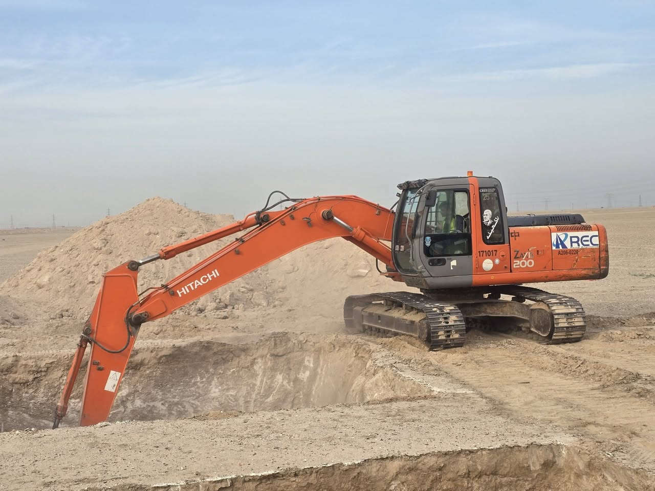 حفارة z موديل 2005 
حدادية جاهزة كهرباءيات كله جاهز
كفالة من الصبغ
مفتوح مضخة فقط
مكينة جاهزة للعمل
السعر تواصل على الرقم
***********
