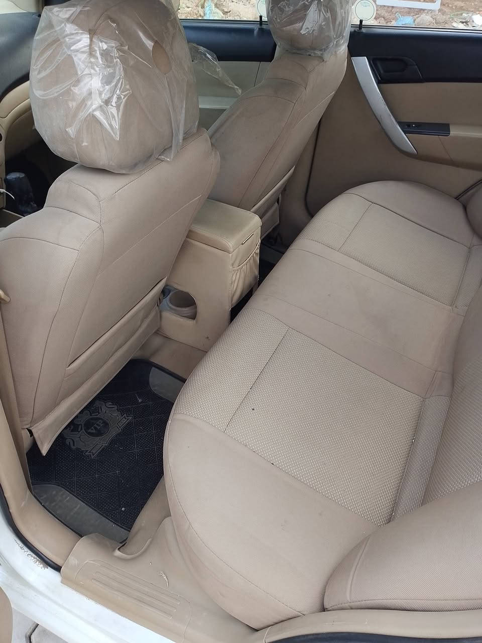 افيو 2011 السيارة نظيفة مابيها اي نقص بلادية عدا بابا مبدل بلادي و الباب القديم موجود بي طخة بسيطة تدفئة تبريد محرك مفتوح 1500 وارد خليجي تخم تاير كهربائيات بلادية كلها شغالة سنوية إلى 2028 و بأسمي السعر 78 
للتواصل ***********
