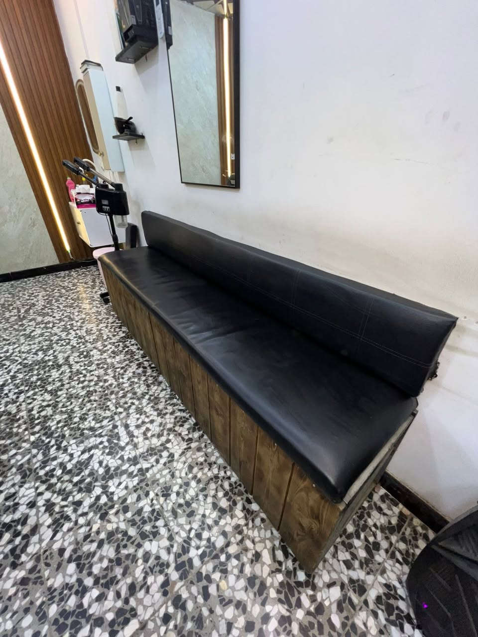 سلام عليكم
ميوزه حلاقه عدد 3 للبيع مع قنفه بسعر مناسب
مكاني بغداد الغزاليه
***********
