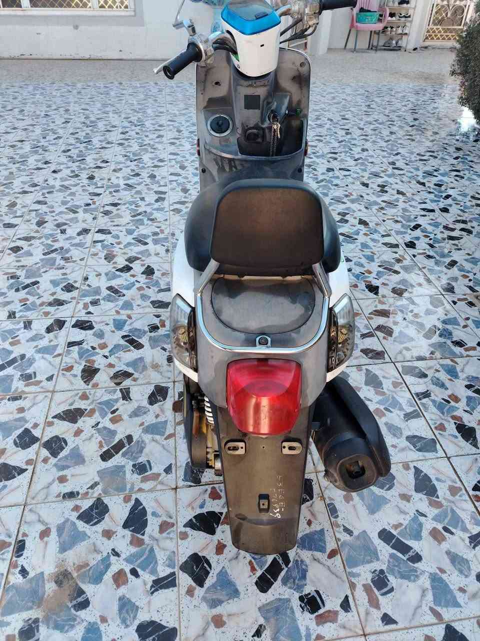 دراجة بوليس موديل 2011 ختم واحد ويا لمكينة حته لجنطة مختومة السعر مليون و50 بيها مجال قليل الاستفسار ***********
