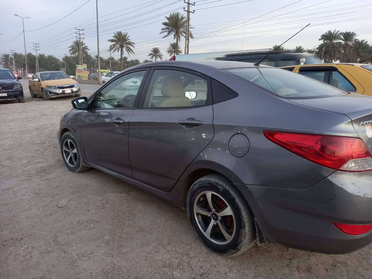 السلام عليكم
هونداي أكسنت موديل 2015 خليجي 
محرك 1600 قطرتين 
رقم بغداد انكليزي /هزة جديدة
بأسمي / شرط التحويل 
تبريده خير من الله
السعر 107 وبيه مجال حك الجيه
مكاني بغداد 
الهاتف/  *********** 
للتواصل واتساب فقط
