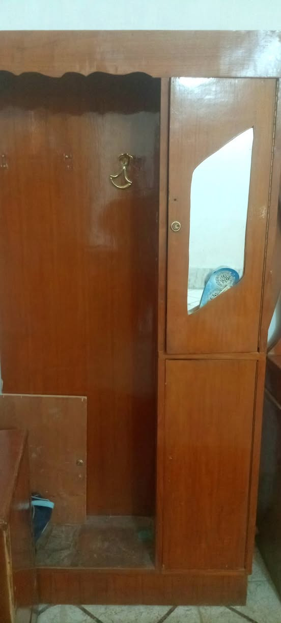 مكلف بلبيع غرفة مستخدمة بس حلوه ونضيفه شوفت عينك وحته الجربايه ايضا وياهاا سعرها 225  وبيها مجال مكان حلة طهمازية


**إذا كنت صاحب هذا الإعلان وتريد حذفه لأي سبب، رجاءا أرسل رسالة إلى الدعم الفني**