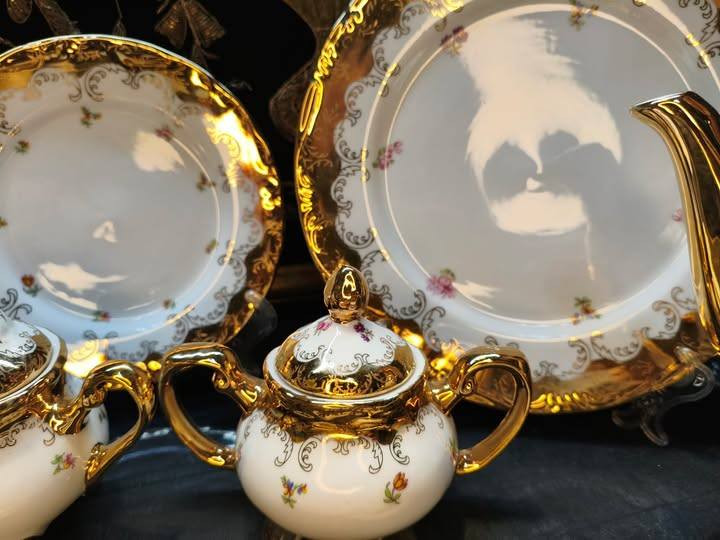 "Exquisite 41-piece Japanese tea and pastry set, a classic masterpiece."


**إذا كنت صاحب هذا الإعلان وتريد حذفه لأي سبب، رجاءا أرسل رسالة إلى الدعم الفني**
