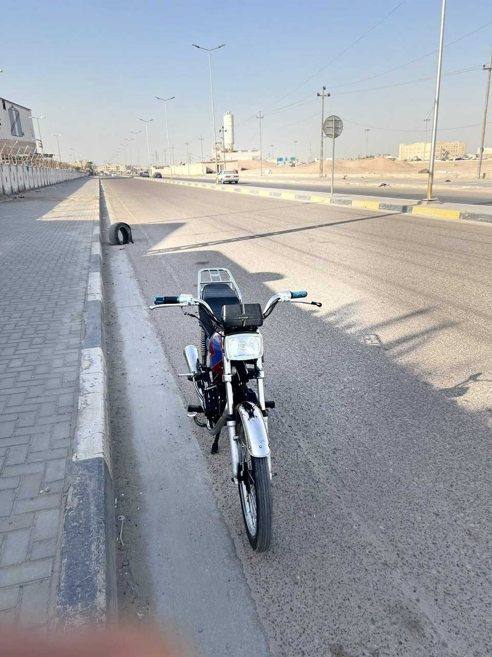 سلام عليكم دراجة ادوات حلوة هستوني معمرها مال شغل كريبائيات كاملة السعر 450000 وبيها مجال حك الجية تواصل ***********
