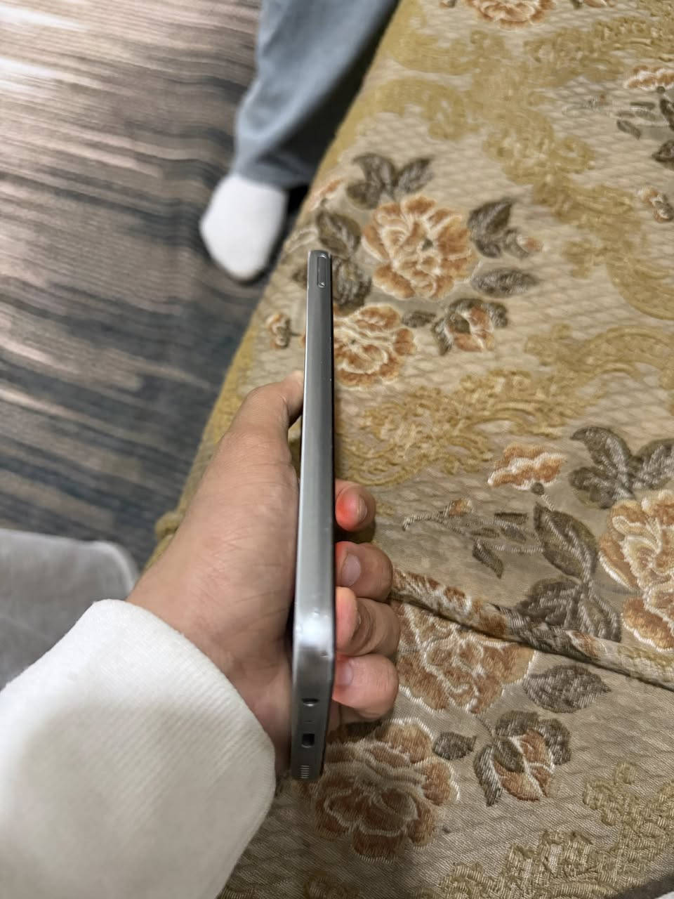 السلام عليكم A24للبيع مكفول ما مفتوح ذاكره 128 كارتونه كامل ويا شاحنه فقط كيبل السعر 200وبي مجال للشرايه العنوان بصره شط العرب الجزيره الفيروزيه رقم الهاتف ***********
