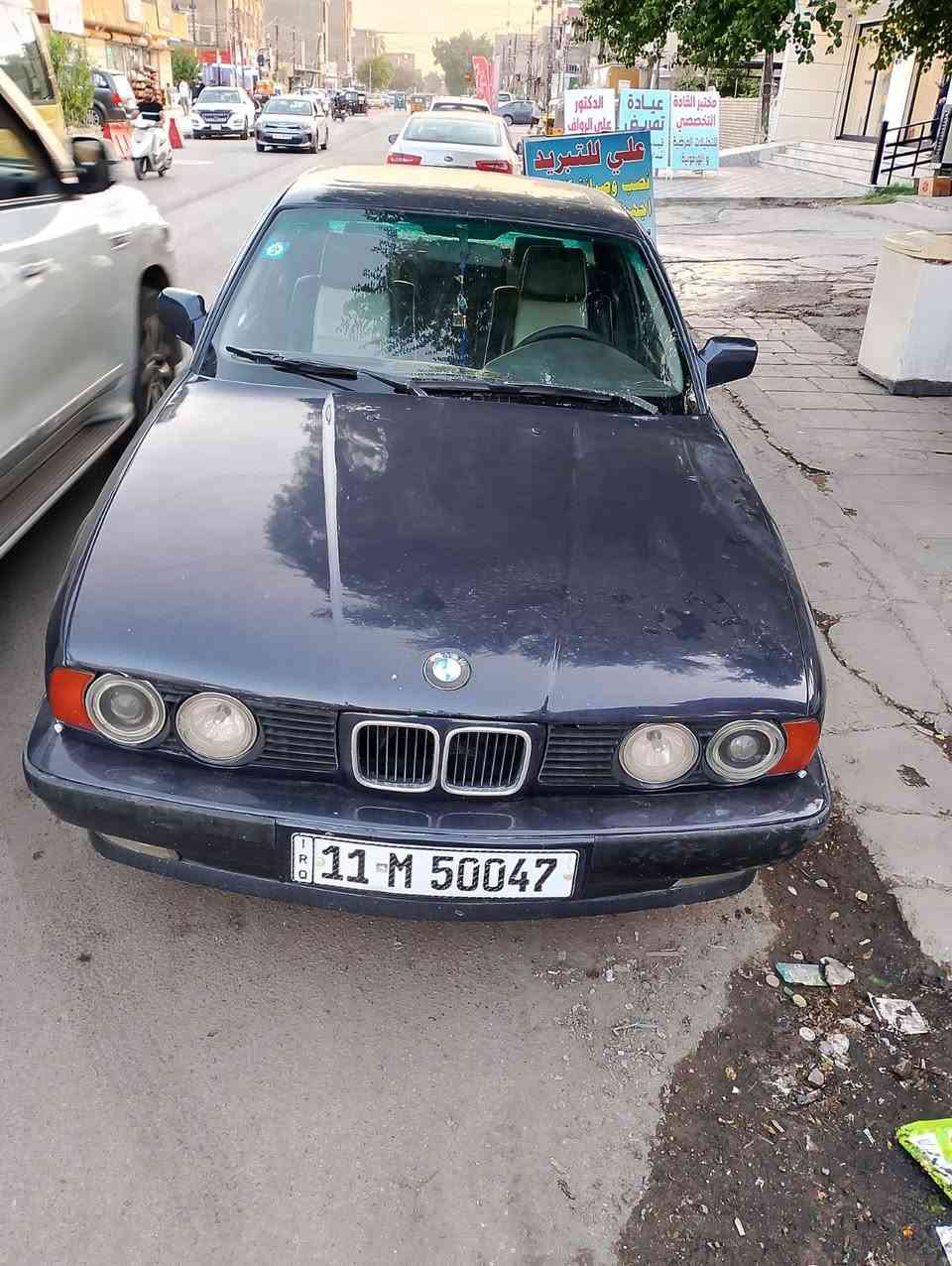 السلام عليكم
بي ام دبليو 1990 للبيع 
كير اوتماتيك. تبريد يراد بس غاز . محرك خير من الله
السياره باسمي 
رقم انكليزي
السعر 55$ 
للتواصل الرقم ***********
