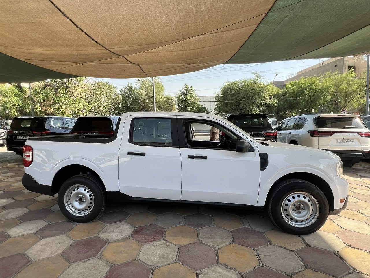 سلام عليكم
فورد مافريك هايبرد 2023 XL
ماشيه 19500 km 
السياره كلين تايتل بيها بس البك لايت مضروب ومبدل اصلي والباقي كله كبس و كفاله وصورة الحادث موجوده بالمنشور
السياره كلش نضيفه ربع متصرف عليها 
رقم بغداد باسمي تحويل مباشر 
السعر 195 وبيها مجال بسيط حك الجيه
مكان السياره بغداد الكراده
***********
