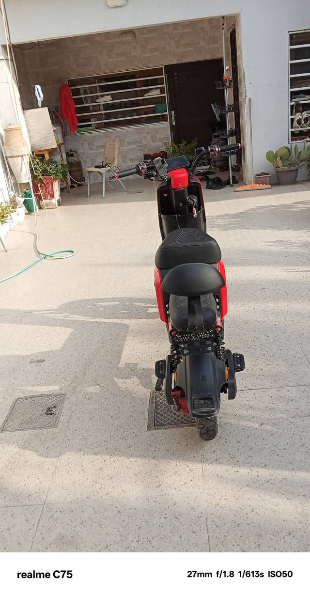 السلام عليكم دراجه شحن ار 9 للبيع بطاريات جديد ماطور نظافته 80% سعره 380,000 بمجالي يجي يريده لا يجيني خاص خابرني على بس رقم رقم التليفون ***********
