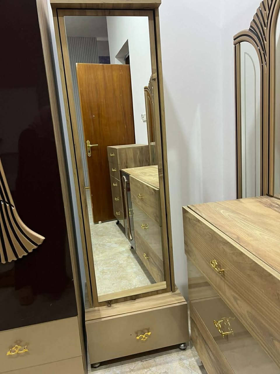 #بيع_سريع📌👇🏻
غرفة 9 قطع بدون دوشك❌ نظيفة💯
العنوان #بغداد_الشعلة📍 للمزيد مراسلتي✅👍🏻


**إذا كنت صاحب هذا الإعلان وتريد حذفه لأي سبب، رجاءا أرسل رسالة إلى الدعم الفني**