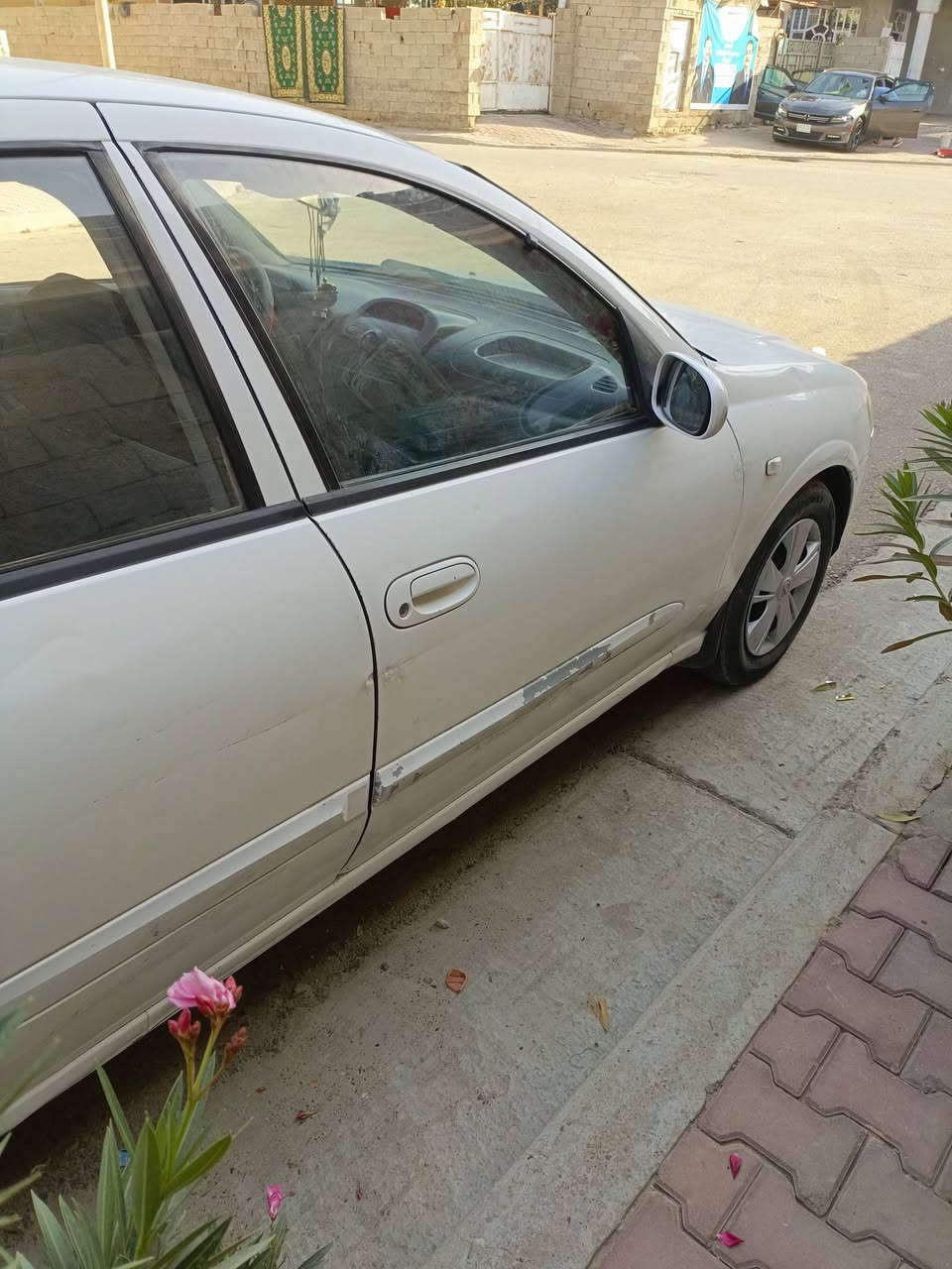 سلام عليكم ورحمه الله وبركاته عندي نيسان صني موديل 9 كوري مابيهة اي نقص سيارة كاملة  مكملة تبريدد ثلج محرك لاتنقيص ولاتبخير بيهة ضربة بلباب السائق شوية مابيه داخل مبين بل منشور السعر 85وبيهة مجال حك الجية رقم الهاتف ***********بية واتساب
