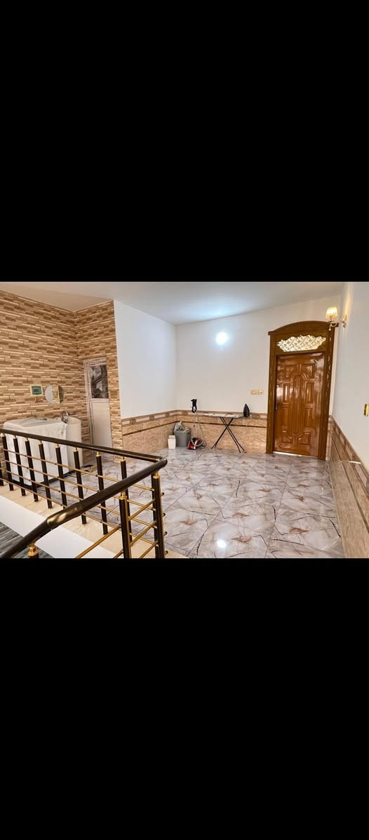 بسم الله الرحمن الرحيم 
تابع الصفحه ليصلك كل ماهو جديد
مكتب الابرار للعقار 

🌹 دار للبيع مساحه 100 متر 
🌹 حي الجامعه  منطقه ال 28
🌹 طابق ونص نظيف جدا 
🌹 شارع 10 
🌹 بناء درجه اولى صب كونكريت 
🌹 وارضيه مرمر  ومكان مميز 
🌹 غرفتين نوم 

💎 طابق الاول 
غرفه و صاله واستقبال ومطبخ وصحيات

💎 طابق الثاني 
غرفه وصاله وصحيات 

للاستفسار الاتصال عله 
***********

🌷 عنوان المكتب
🌷 حي السلام نهايه شارع ابو الدجاج النجف, العراق
