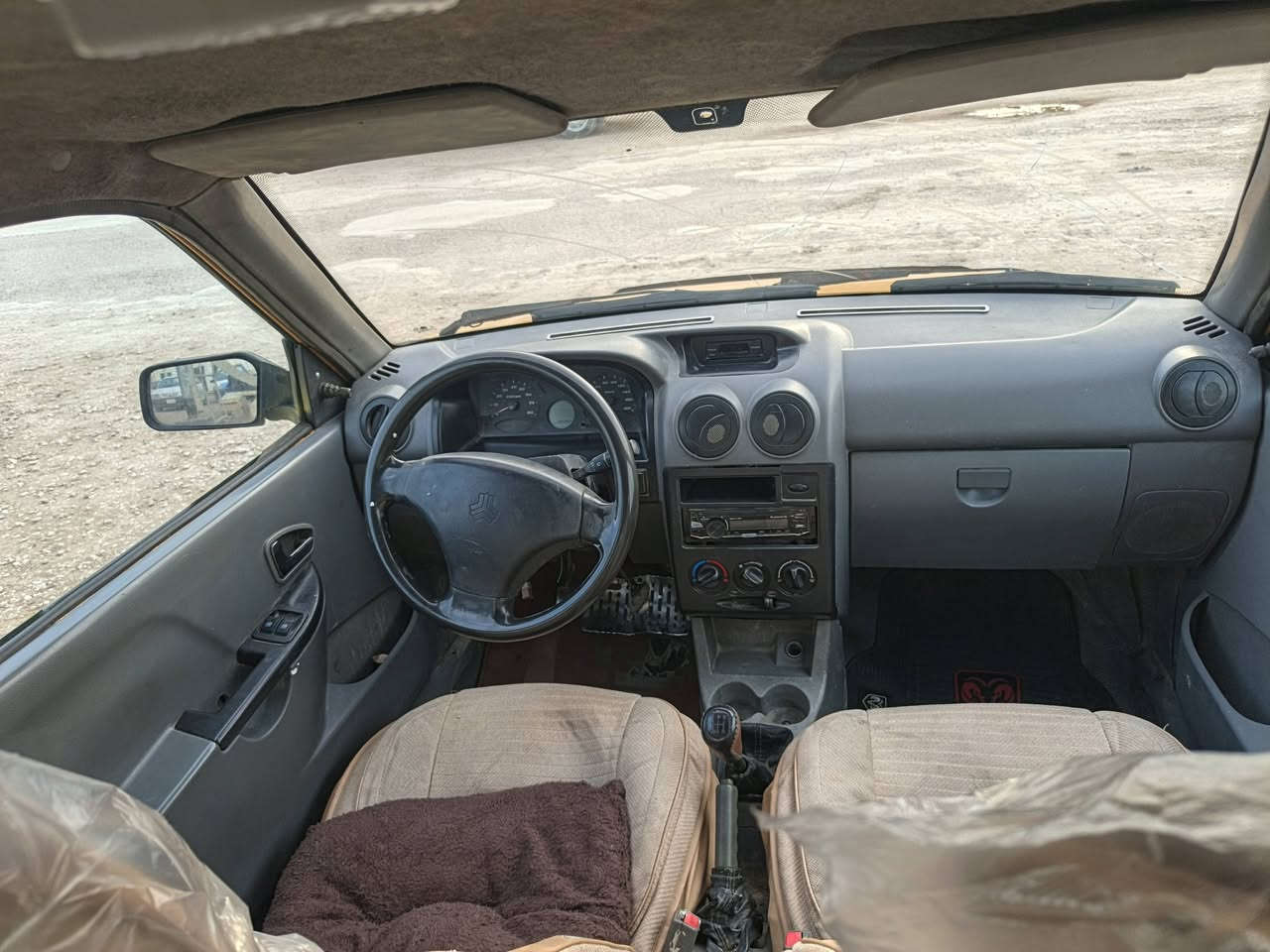 سلام عليكم سايبه موديل 2016 رقم بغداد 
مصفره غرامه وعليه هيئة 140 فقط 
كير ومحرك بجيس 
حداديه وتخم تاير خير من الله 
تبريد شغال 
السعر 33وبيها مجال 
مكان ديوانيه عفك ***********
