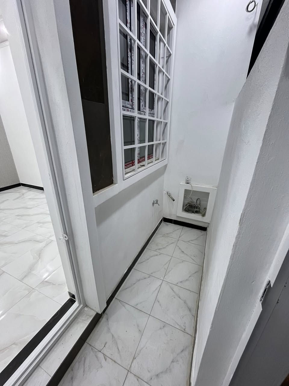 البديع للإستثمارات العقاريه
تونات عدد 3 المساحه 50 ملك صرف طابو 
المساحه 50   
يحتوي على صاله ومطبخ وخدمات وغرفت نوم   🏗️  الطابق الثاني غرفتين نوم  ومطبخ وخدمات  في الطابق الثاني  🏗️ 🏗️    
بناء حديث 2025
عرض شارع 15 
عنوان الدار حي القاهره خلف تانكي الماء عنوان المكتب حي القاهره المعلمين  قرب بيتزه بيروت مكتب البديع 
للاستفسار 
📞***********
