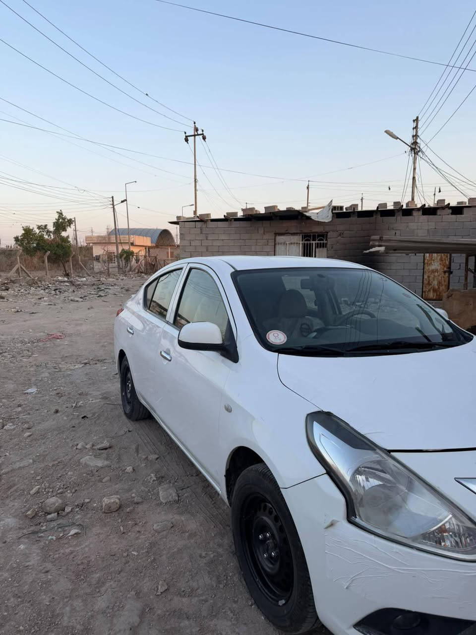 السلام عليكم
نيسان سني 2024هندي بليته زركه مراوس بكامري دبي 
سياره بيها بارد بخشم الجاملغ الامامي الايمن والايسر وبيها باب صدر والجاملغ مقسمات 
العنوان البصرة 
***********
