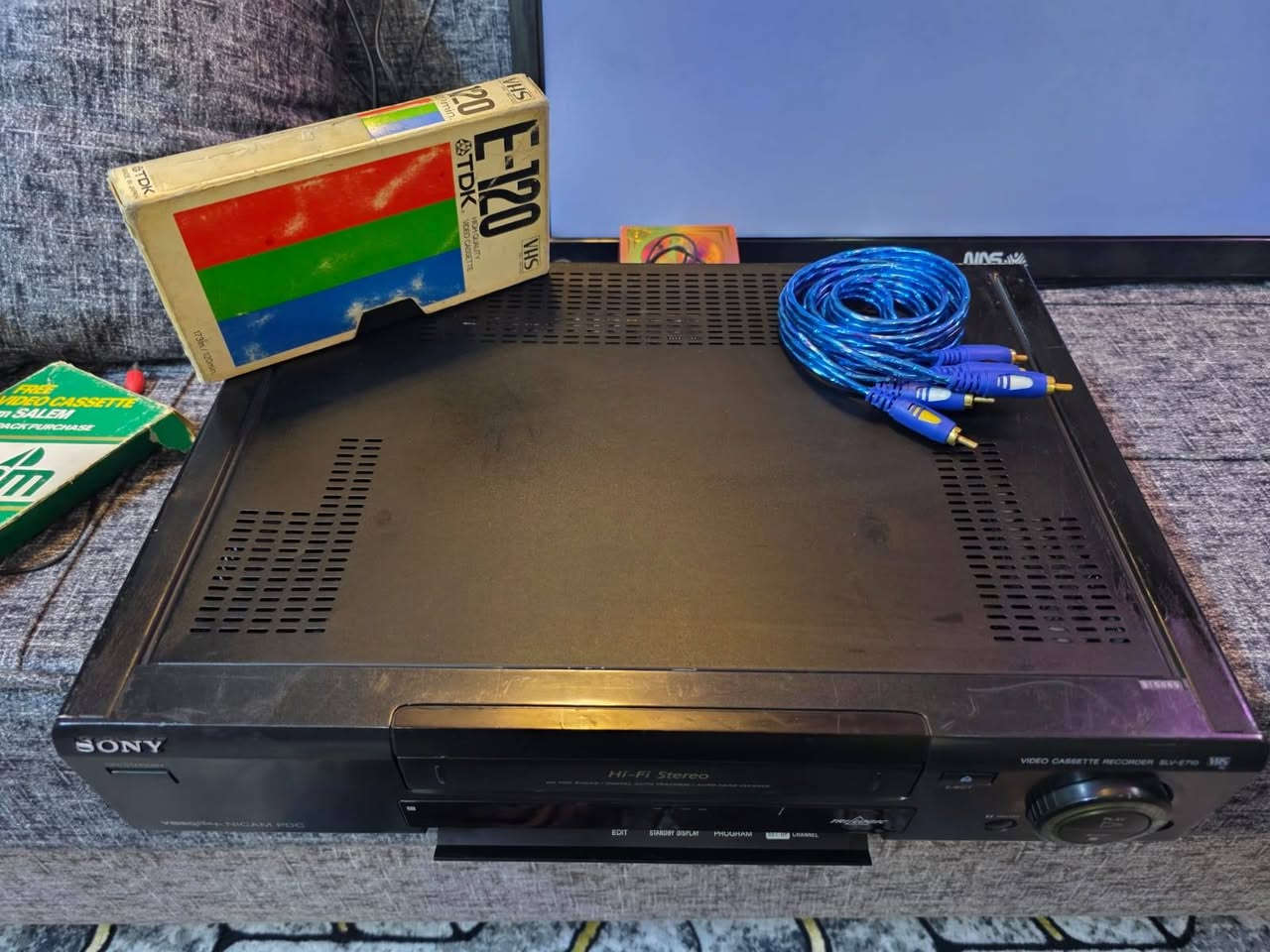 السلام عليكم فديو كاسيت سوني شغال نضيف عرض وتسجيل معا كاسيت فيشه سعره 55 الف مكاني بغداد موجود توصيل الهاتف ***********
