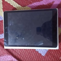 آيباد الجيل التاسع • ٦٤ • شاشة محروقة